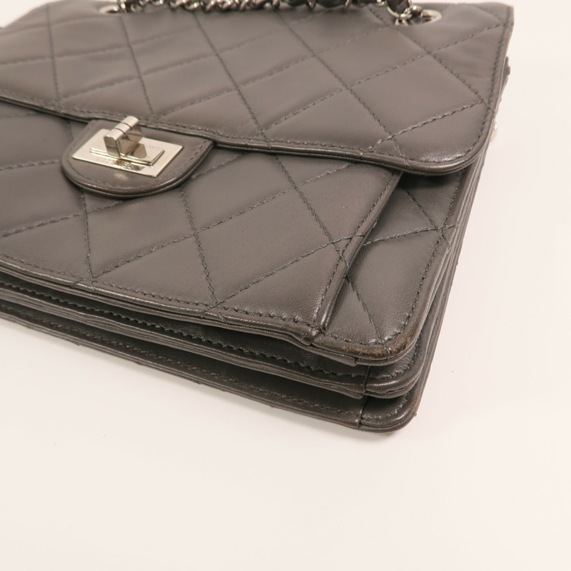 CHANEL 羊皮皮革Chain Shoulder銀扣鏈帶肩背袋-10