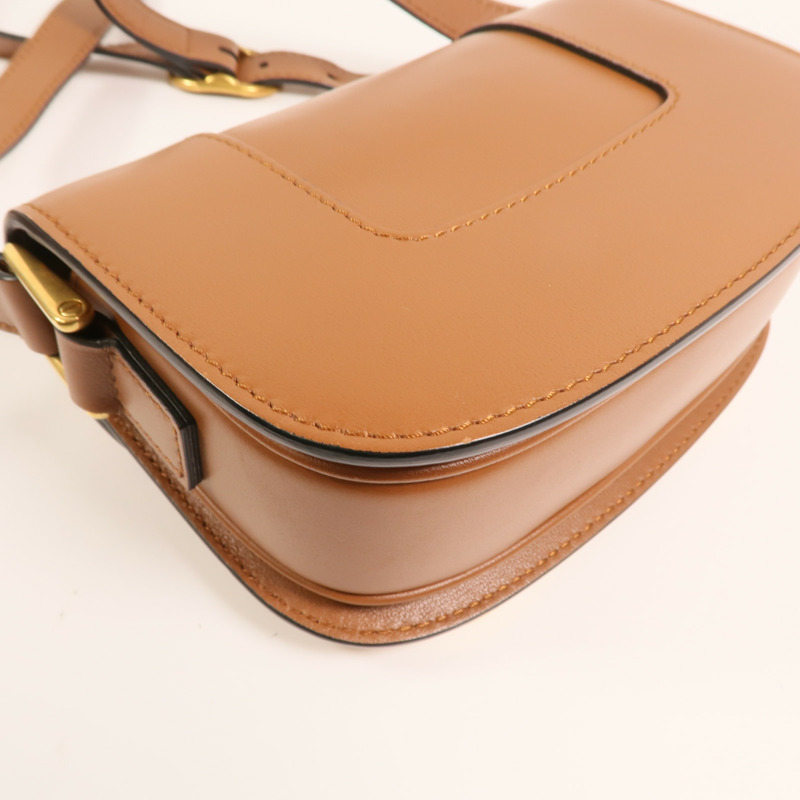 Valentino 牛皮皮革Super V金扣肩背袋-11