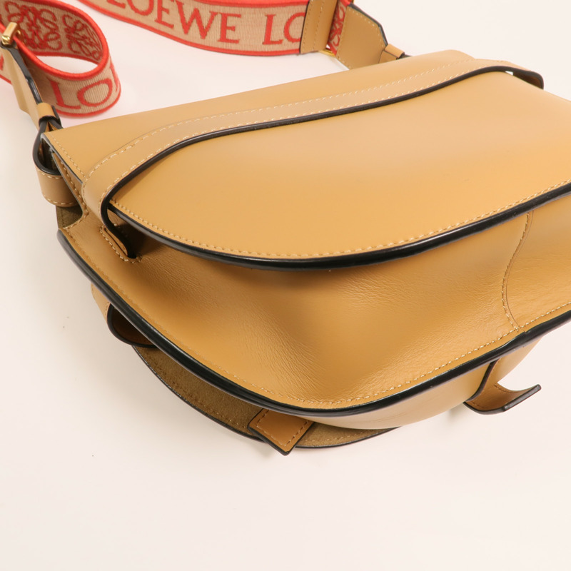 LOEWE 牛皮皮革Gate Small金扣肩背袋-12