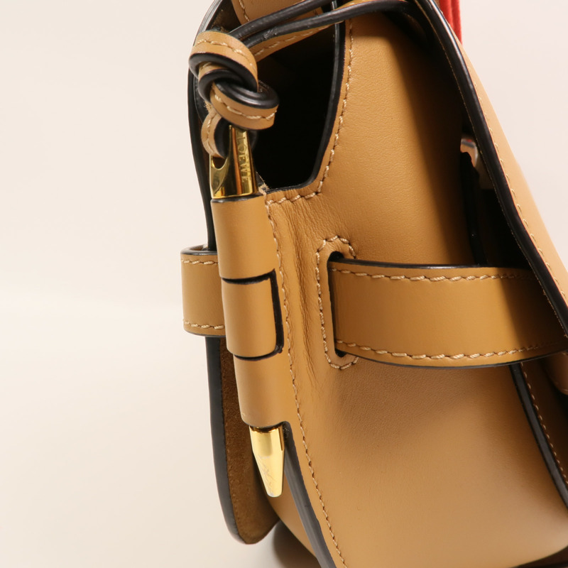LOEWE 牛皮皮革Gate Small金扣肩背袋-13