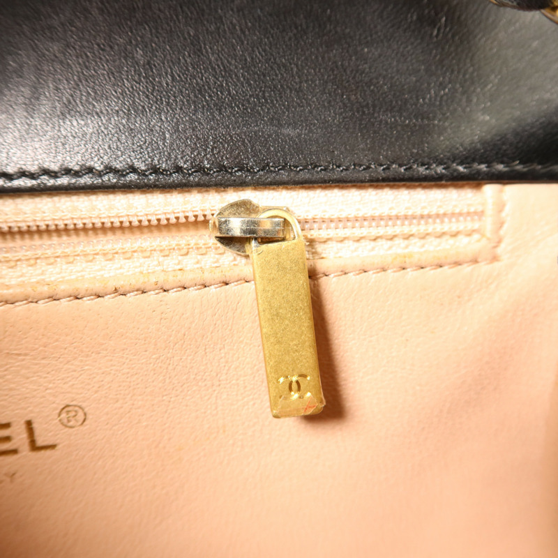 CHANEL 牛皮皮革Chain Shoulder金扣鏈帶肩背袋-8