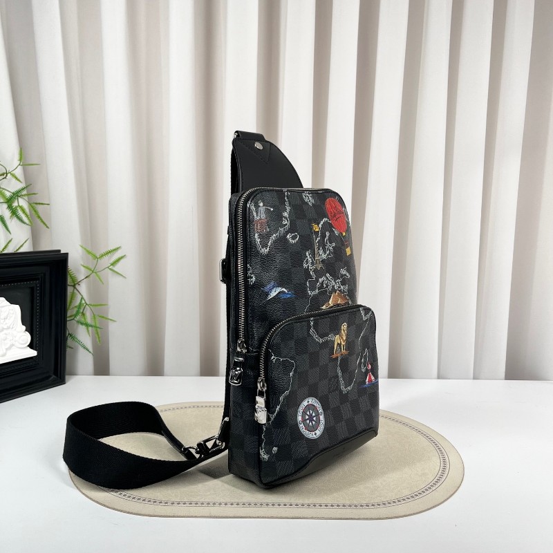 LV路易威登  黑棋盤格世界地圖胸包 經典老花配色 Damier帆布材質 銀色五金 肩帶可調節 容量適中 日常通勤休閒都能用-2