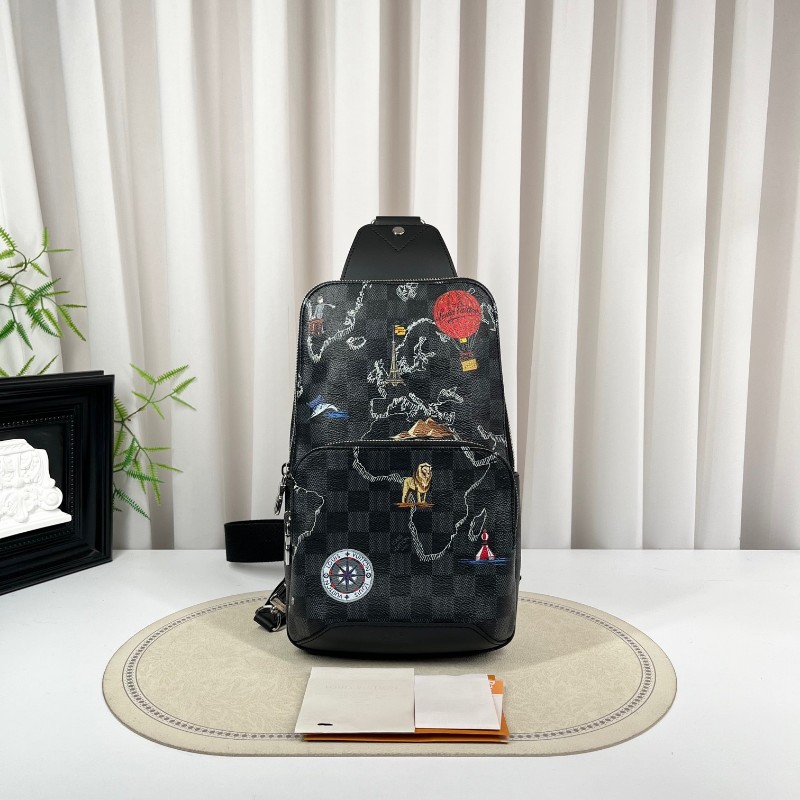 LV路易威登  黑棋盤格世界地圖胸包 經典老花配色 Damier帆布材質 銀色五金 肩帶可調節 容量適中 日常通勤休閒都能用-5