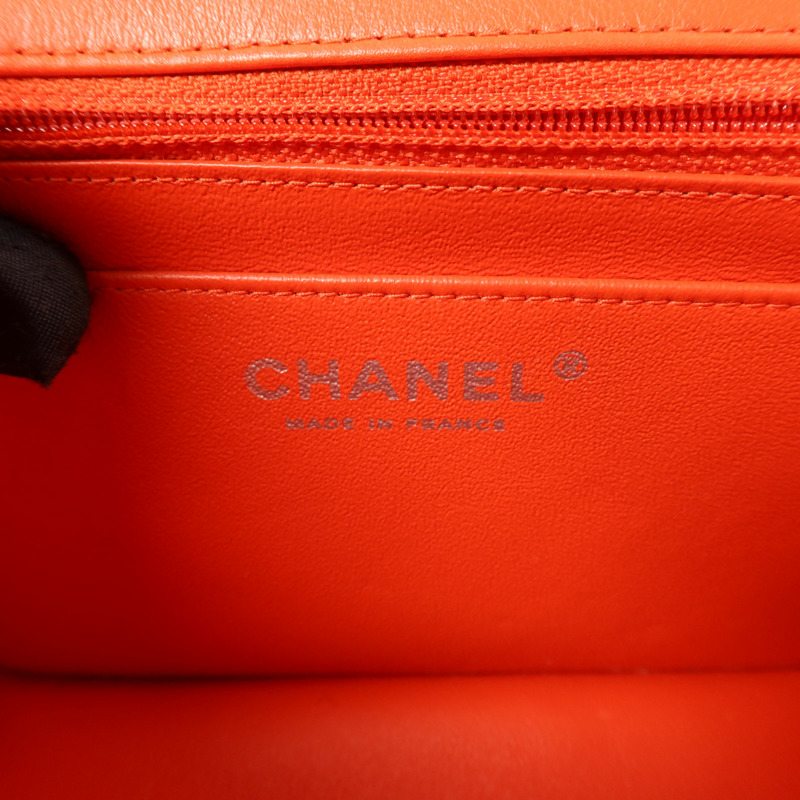 CHANEL 漆皮皮革Mini Classic 17銀扣鏈帶肩背袋-5