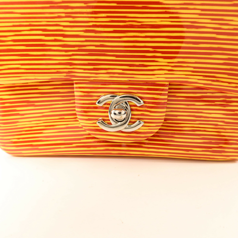 CHANEL 漆皮皮革Mini Classic 17銀扣鏈帶肩背袋-10