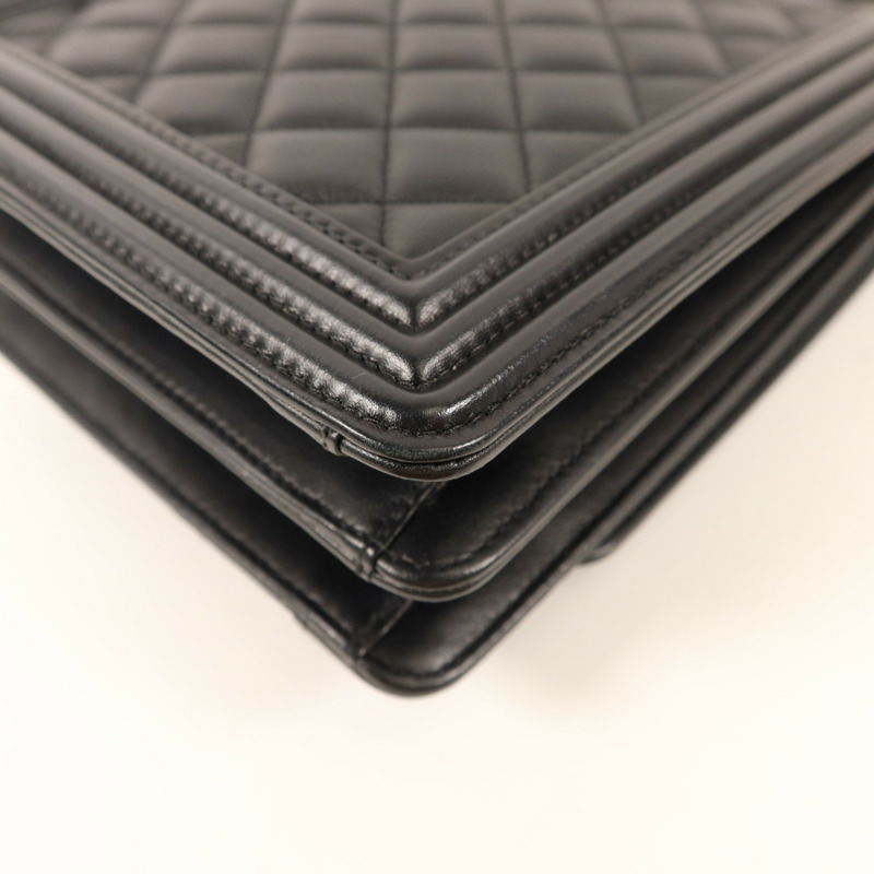 CHANEL 牛皮皮革Le Boy金扣鏈帶肩背袋-16