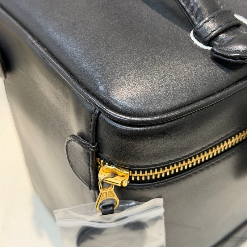 CHANEL 黑金色化妝盒 XB888-13