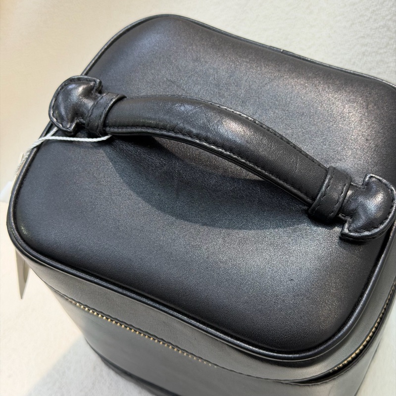 CHANEL 黑金色化妝盒 XB888-15