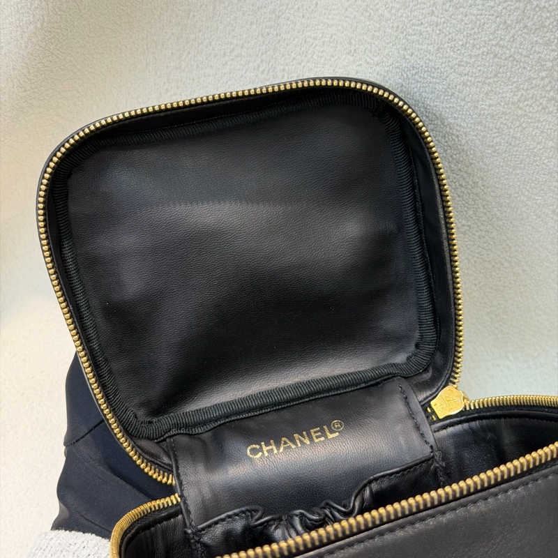 CHANEL 黑金色化妝盒 XB888-16