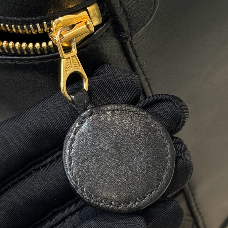 CHANEL 黑金色化妝盒 XB888-19