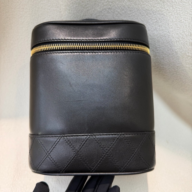 CHANEL 黑金色化妝盒 XB888-23