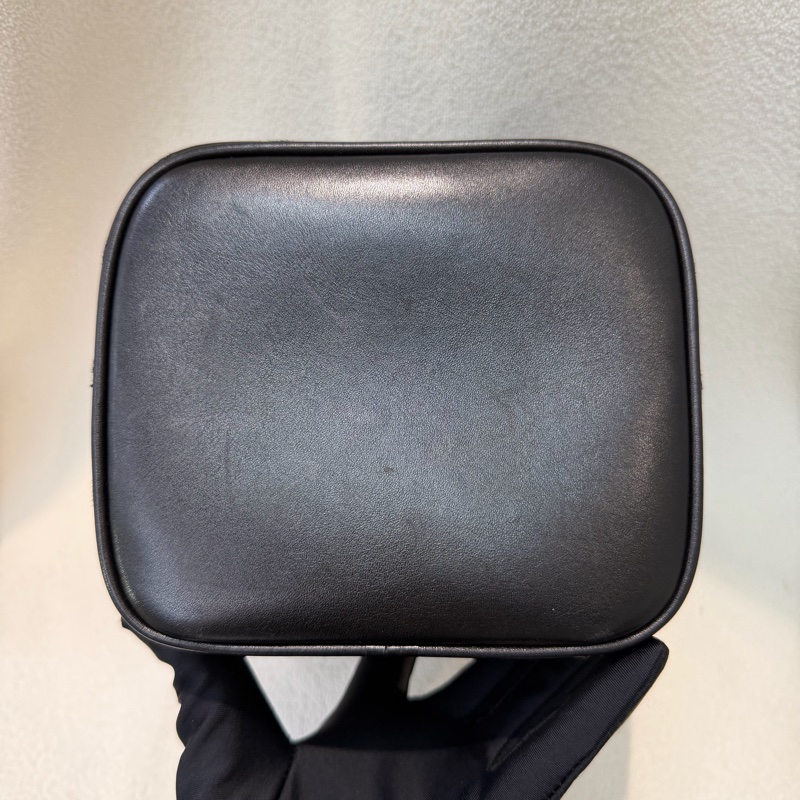 CHANEL 黑金色化妝盒 XB888-27