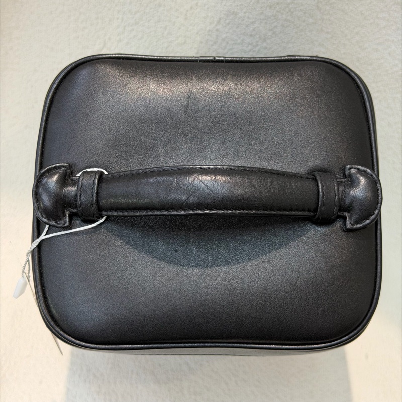 CHANEL 黑金色化妝盒 XB888-28