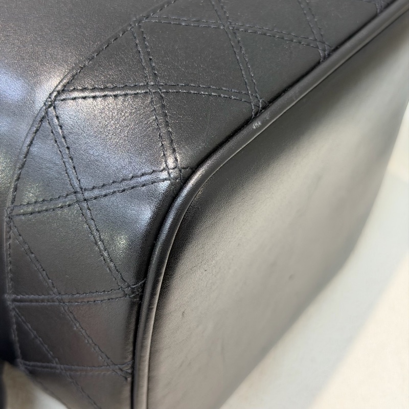 CHANEL 黑金色化妝盒 XB888-30