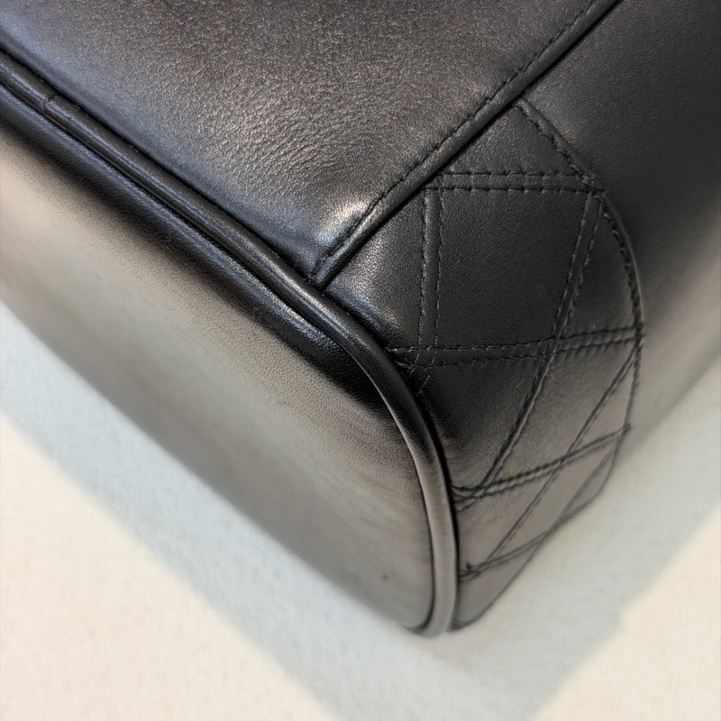 CHANEL 黑金色化妝盒 XB888-33