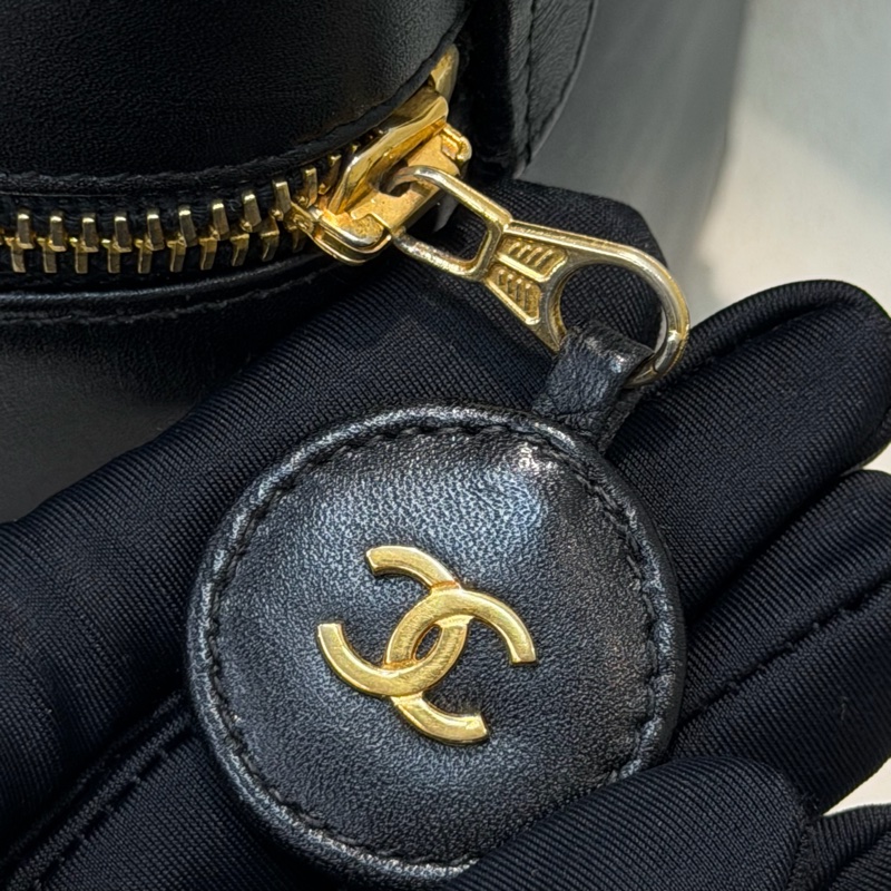CHANEL 黑金色化妝盒 XB888-38