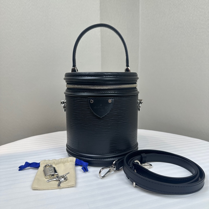 路易威登/Louis Vuitton 銀扣水波紋黑色Epi牛皮發財桶15x14x17cm-0