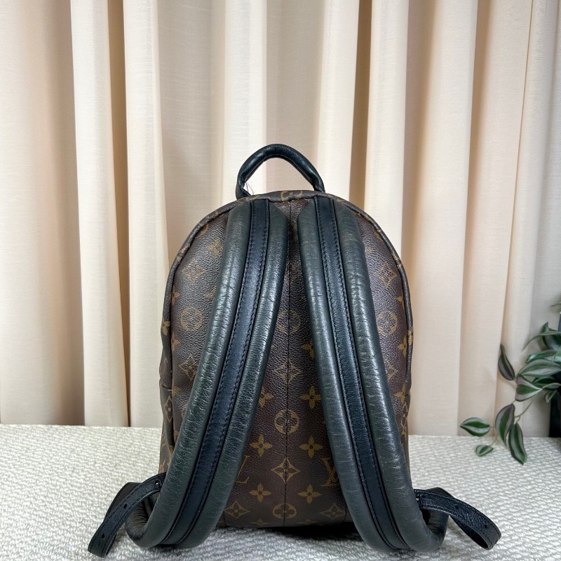 LV路易威登Palm Springs老花雙肩包 經典老花圖案 百搭不挑人 容量日常剛好 日常通勤、出門都很有氣質-6