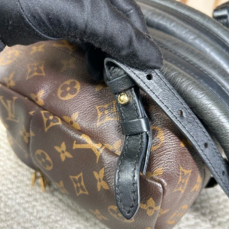 LV路易威登Palm Springs老花雙肩包 經典老花圖案 百搭不挑人 容量日常剛好 日常通勤、出門都很有氣質-23