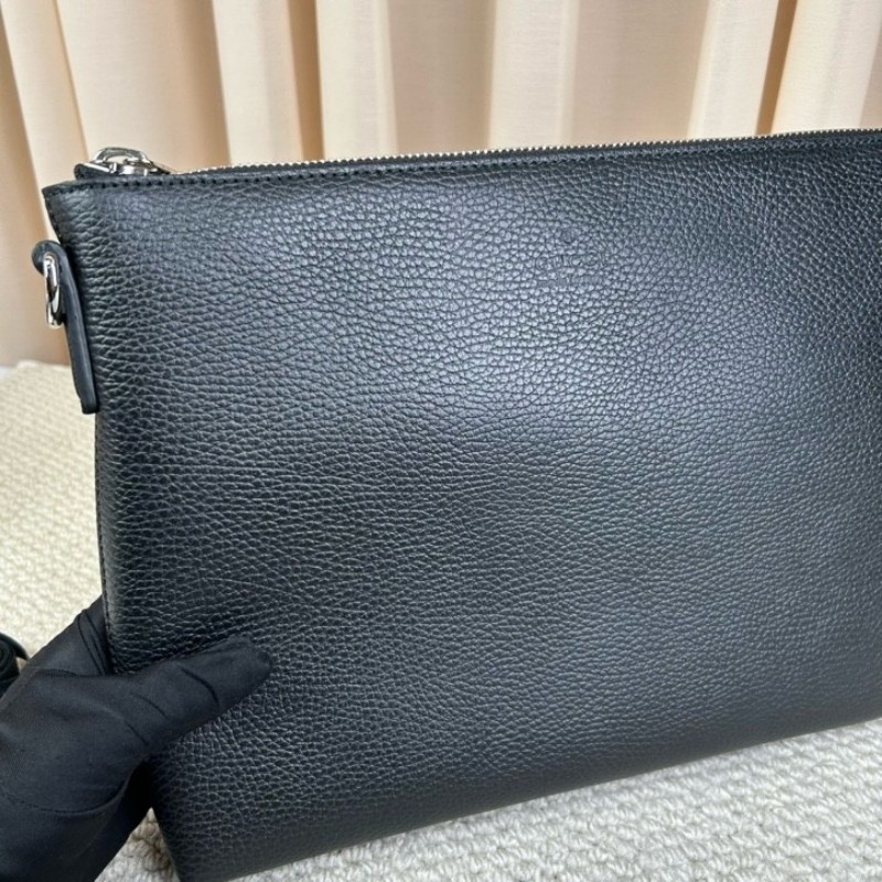 Gucci古馳黑色顆粒牛皮手拿包 簡約大方 皮質柔軟 容量很實用 有手拎繩 商務休閒都合適-11