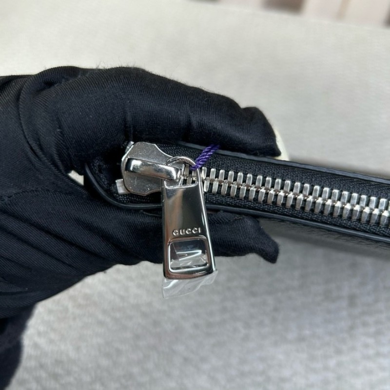 Gucci古馳黑色顆粒牛皮手拿包 簡約大方 皮質柔軟 容量很實用 有手拎繩 商務休閒都合適-18