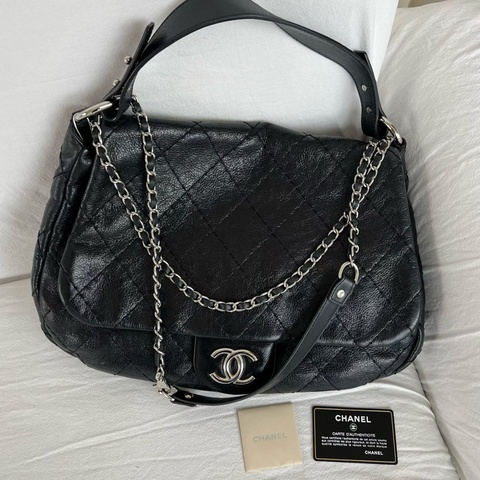 Chanel 黑銀牛皮寬肩帶hobo  卡標齊全 可以放下電腦的尺寸 搭配長鏈條⛓️可以斜挎 14開 尺寸約38x26