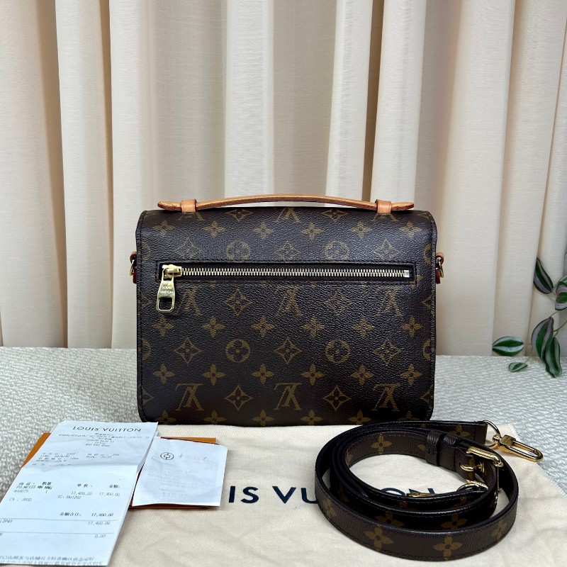 LV路易威登老花郵差包 經典Monogram配色 金色五金，肩帶可調節 單肩斜挎手提都ok 日常百搭容量實用-1