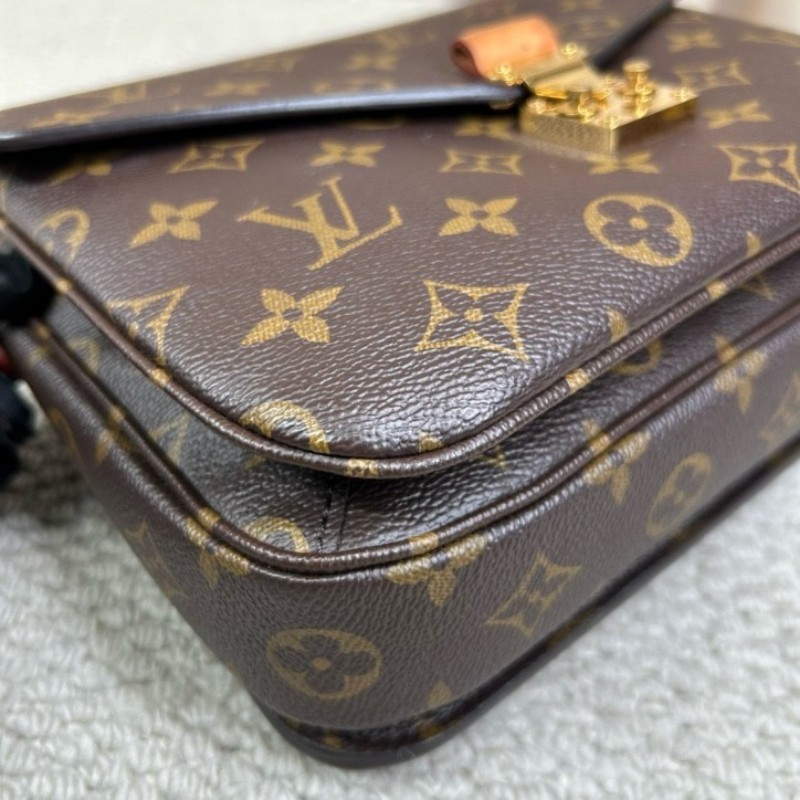 LV路易威登老花郵差包 經典Monogram配色 金色五金，肩帶可調節 單肩斜挎手提都ok 日常百搭容量實用-7
