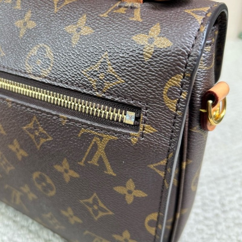 LV路易威登老花郵差包 經典Monogram配色 金色五金，肩帶可調節 單肩斜挎手提都ok 日常百搭容量實用-18