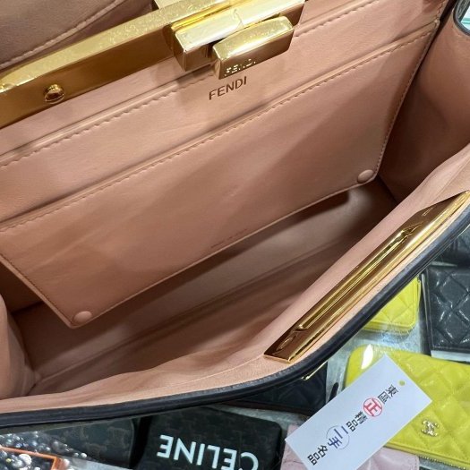 東區正精品㊣FENDI 8BN226 Peekaboo 中款粉膚色全皮銀釦躲貓貓手提包斜背包兩用包-3