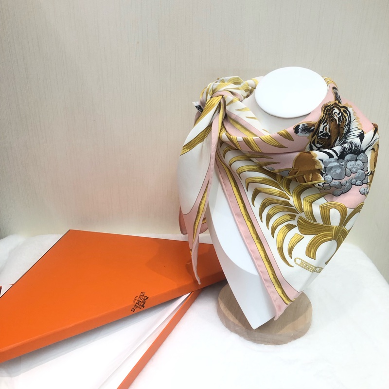 HERMÈS Tigre Royal王者的虎三角絲巾 XB949-1