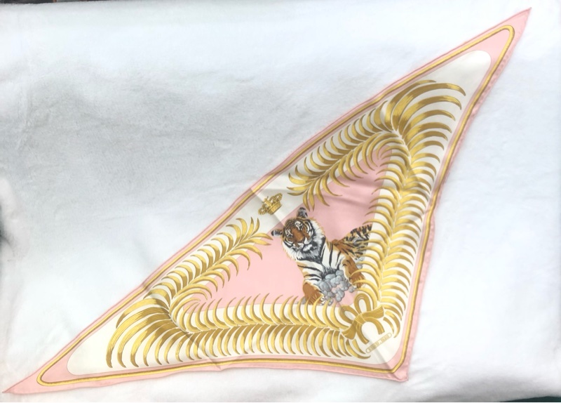 HERMÈS Tigre Royal王者的虎三角絲巾 XB949-2