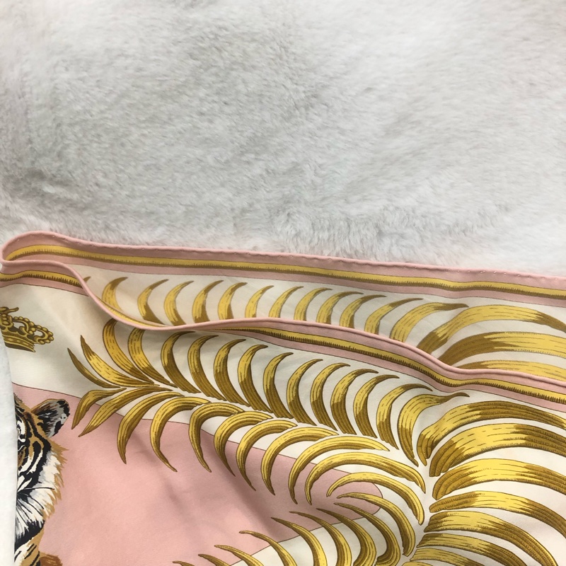 HERMÈS Tigre Royal王者的虎三角絲巾 XB949-9