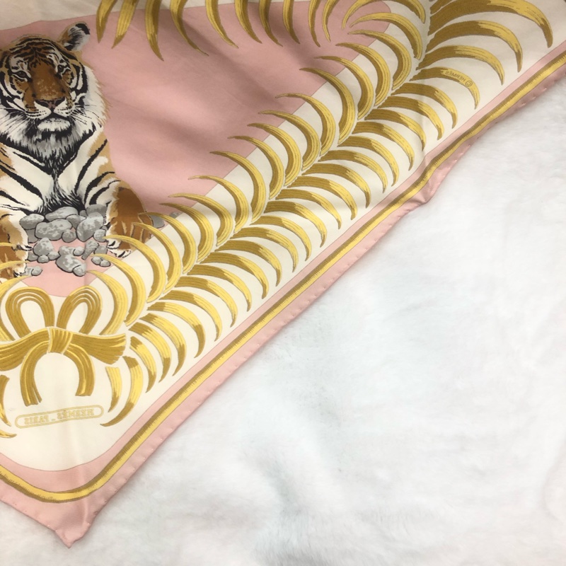 HERMÈS Tigre Royal王者的虎三角絲巾 XB949-10