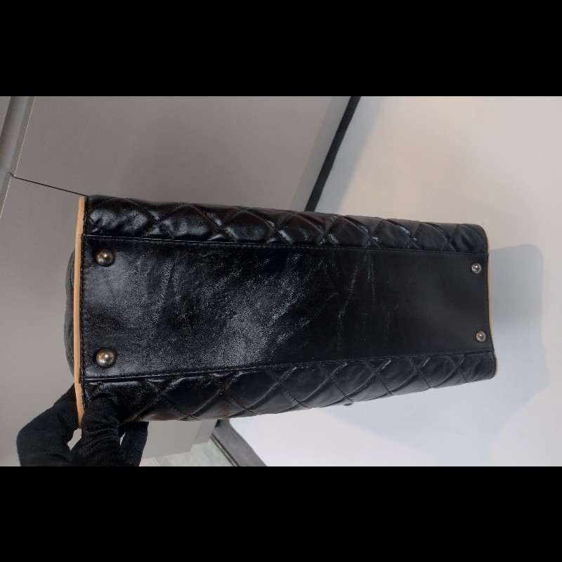 Chanel 霧銀鍊方釦黑油蠟皮革大托特包-6