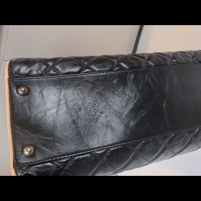 Chanel 霧銀鍊方釦黑油蠟皮革大托特包-8