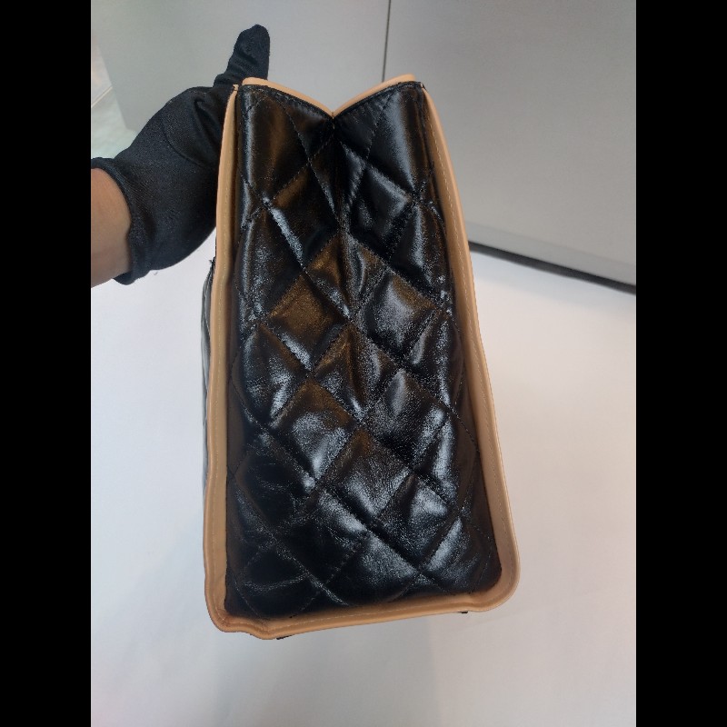 Chanel 霧銀鍊方釦黑油蠟皮革大托特包-9