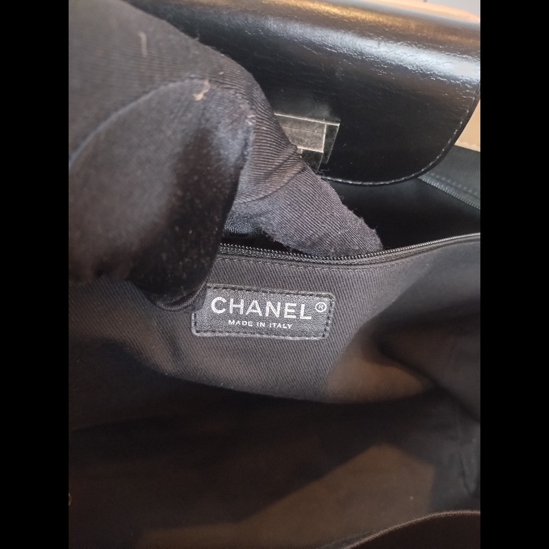 Chanel 霧銀鍊方釦黑油蠟皮革大托特包-15
