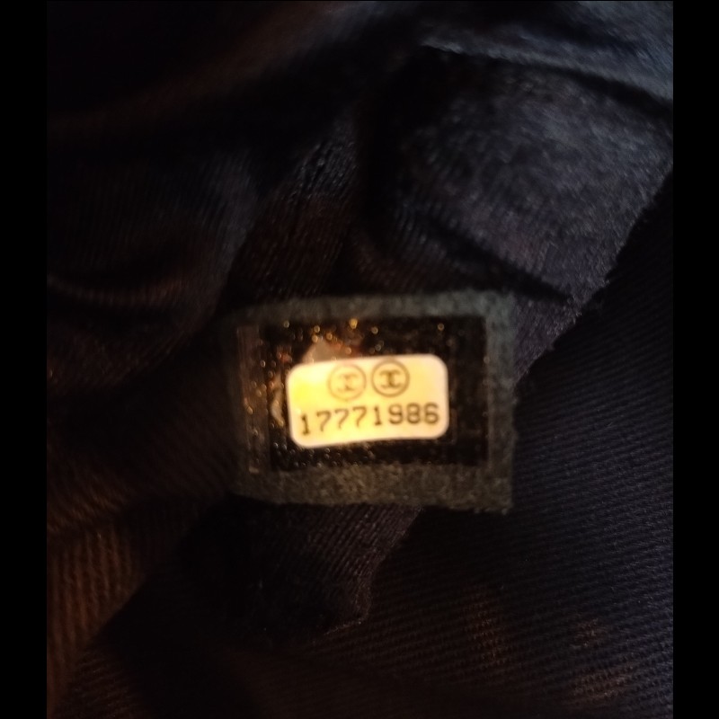 Chanel 霧銀鍊方釦黑油蠟皮革大托特包-18
