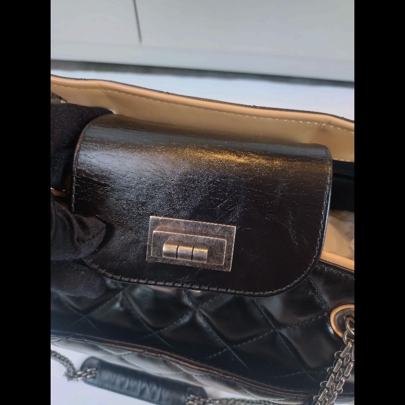 Chanel 霧銀鍊方釦黑油蠟皮革大托特包-19