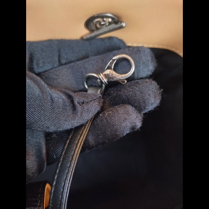 Chanel 霧銀鍊方釦黑油蠟皮革大托特包-20