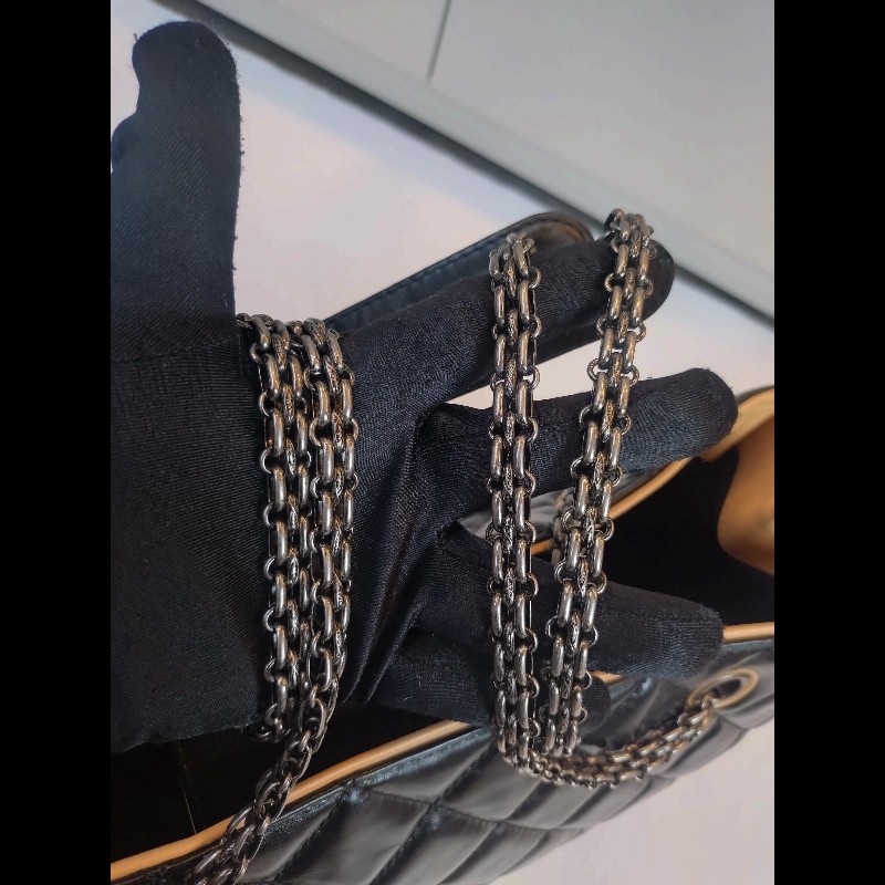 Chanel 霧銀鍊方釦黑油蠟皮革大托特包-23