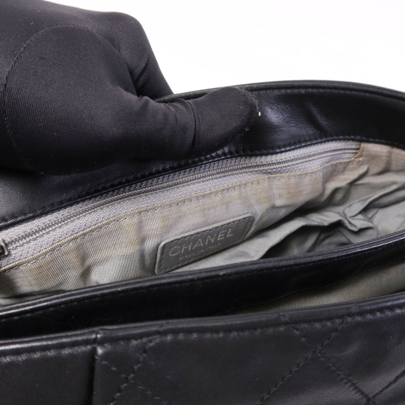 CHANEL 牛皮皮革Chain Shoulder銀扣鏈帶肩背袋-17