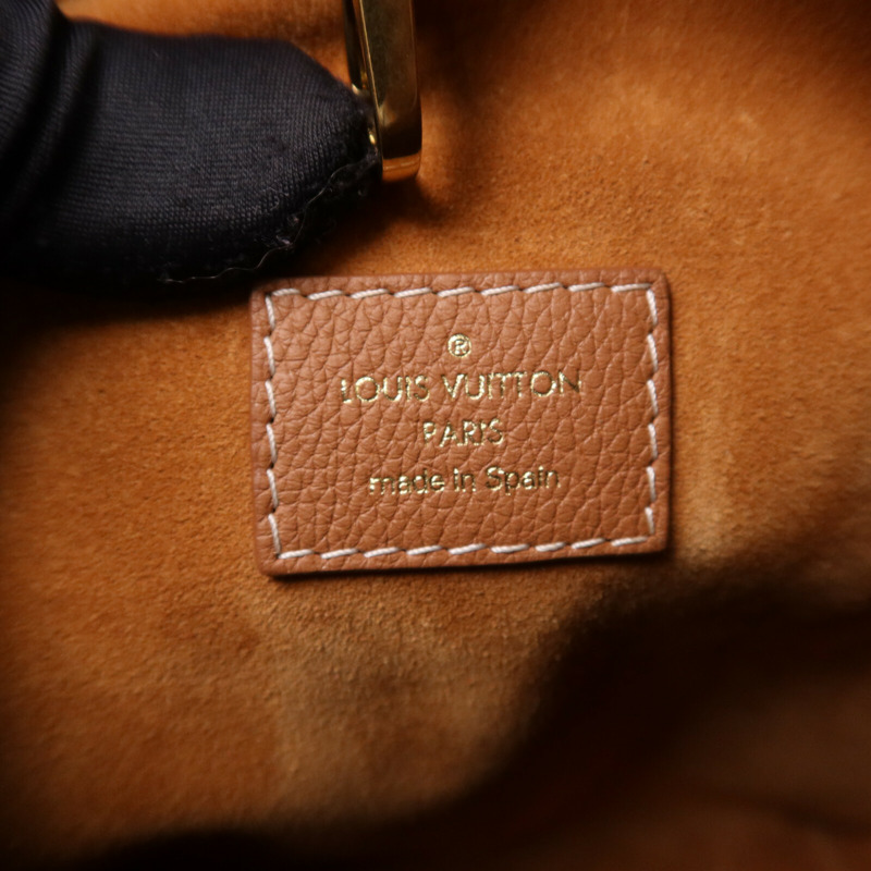 LOUIS VUITTON 牛皮皮革Low Key Hobo PM金扣肩背袋-5