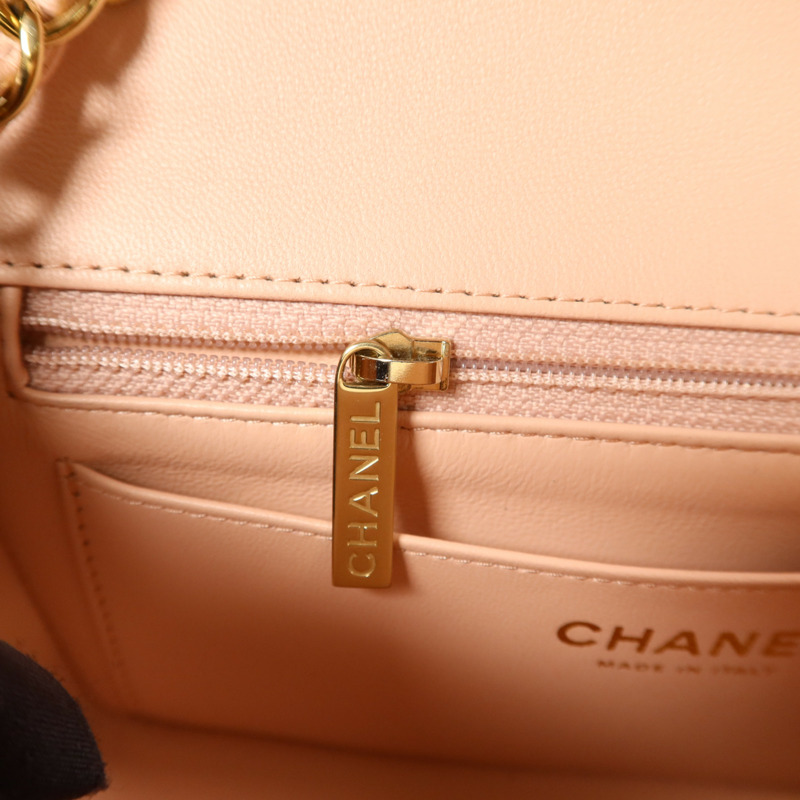 CHANEL 牛皮皮革Mini Classic 20金扣鏈帶肩背袋-10