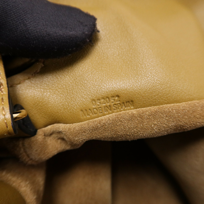 LOEWE 牛皮皮革Flamenco Clutch金扣肩背袋-7