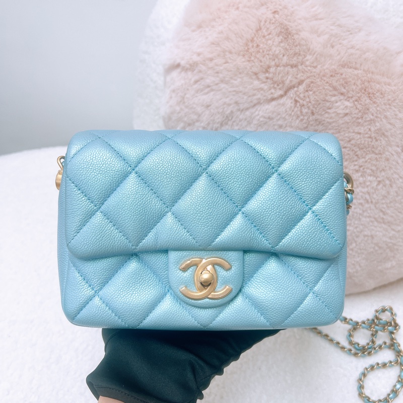 Chanel 21k 人魚珠光藍 翻蓋斜挎包-1