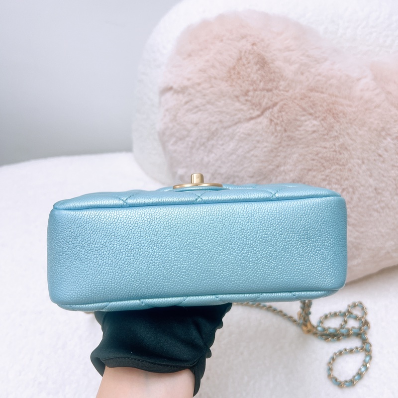 Chanel 21k 人魚珠光藍 翻蓋斜挎包-2