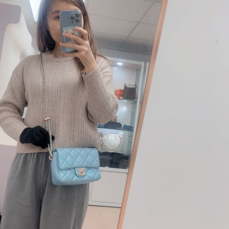 Chanel 21k 人魚珠光藍 翻蓋斜挎包-13