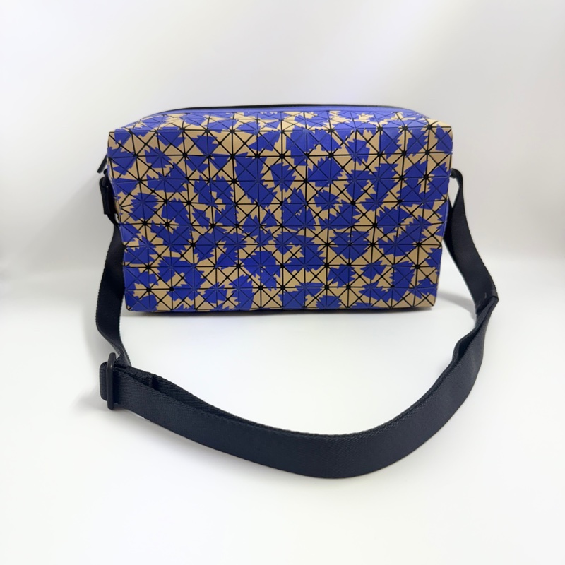 BAO BAO三宅一生斜背包-1